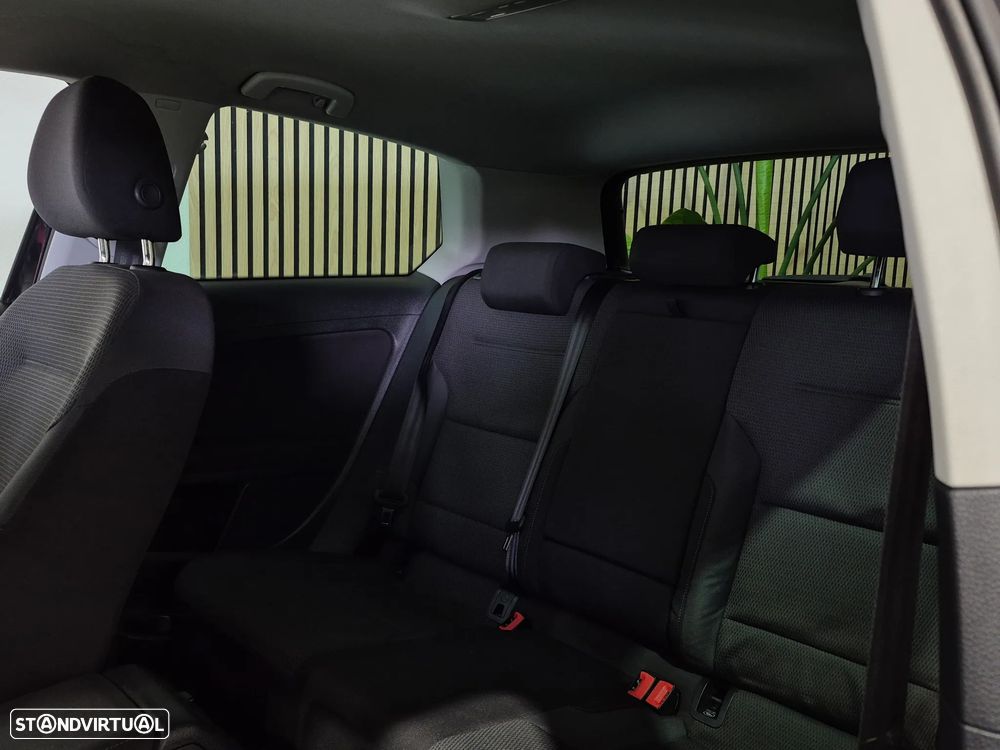 VW Golf 1.6 TDi Highline - 23