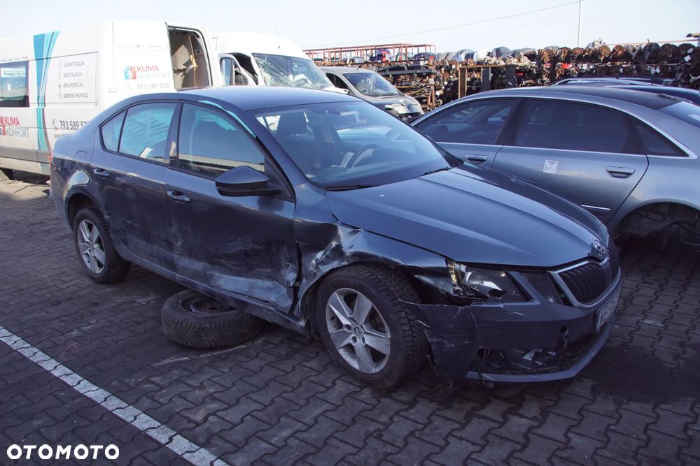 Auto na części - Skoda Octavia III Lift 1.6 TDI 115 KM DDYA SMT LF7Y 2017R Silnik Skrzynia Drzwi Maska Błotnik Klapa Zderzak Lusterko Lampa Szyba Klamka Deska Kokpit Sterownik Moduł Czujnik Licznik Wyświetlacz Panel Kierownica - 8