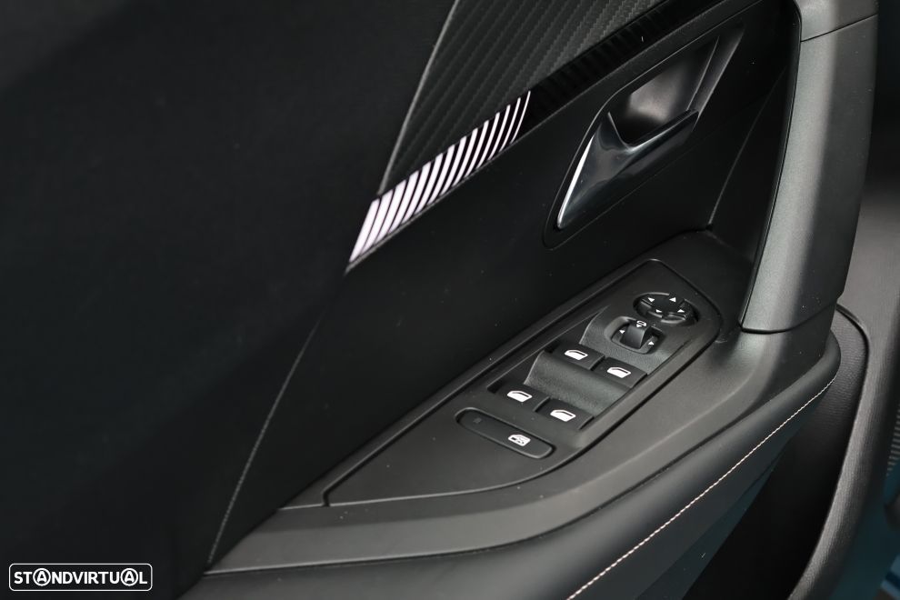 Peugeot 2008 1.2 PureTech Allure - 23