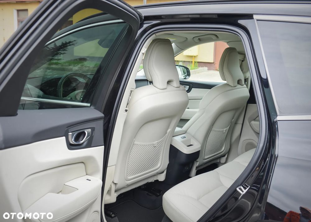 Volvo XC 60 B4 D Momentum - 16