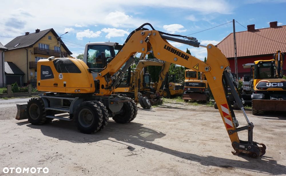 Liebherr A 910 - 2