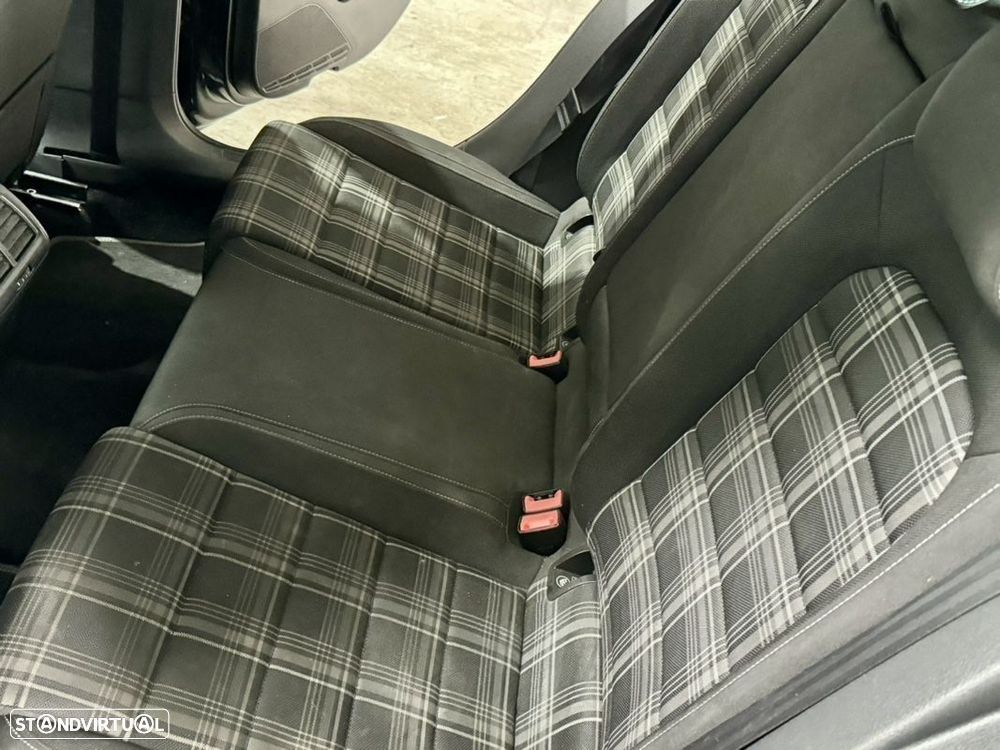 VW Golf 2.0 TDI GTD DSG - 43