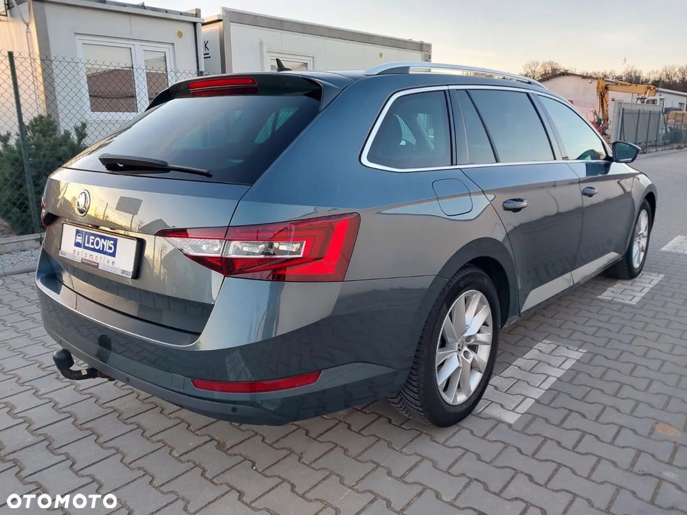 Skoda Superb 2.0 TDI DSG Ambition - 4