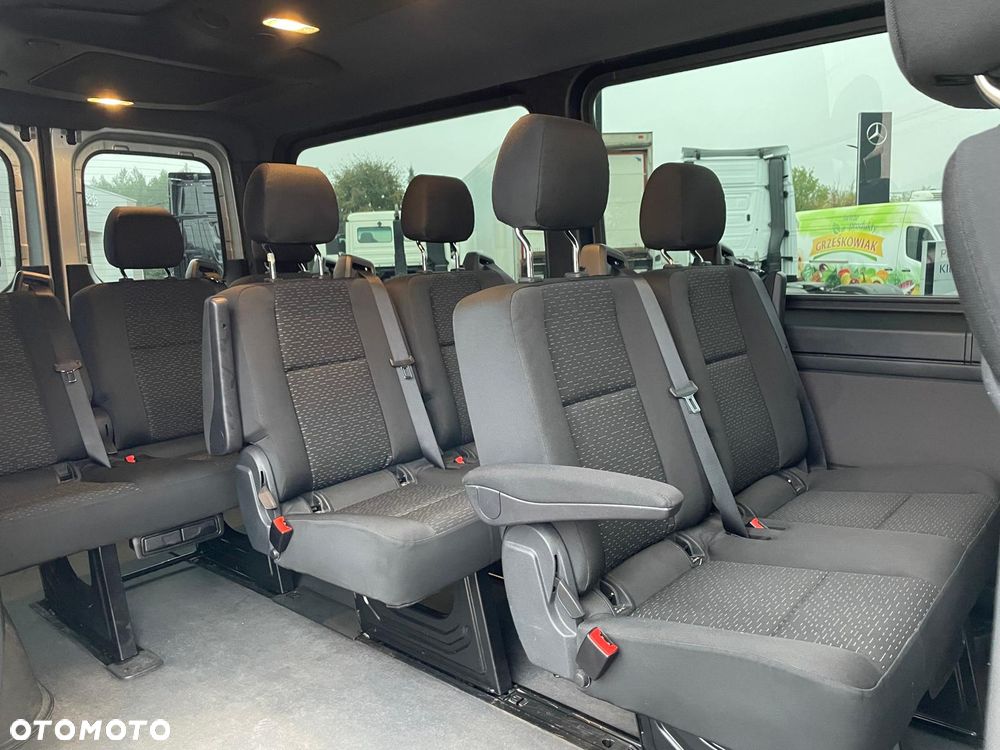 Mercedes-Benz Sprinter 907.235 - 12