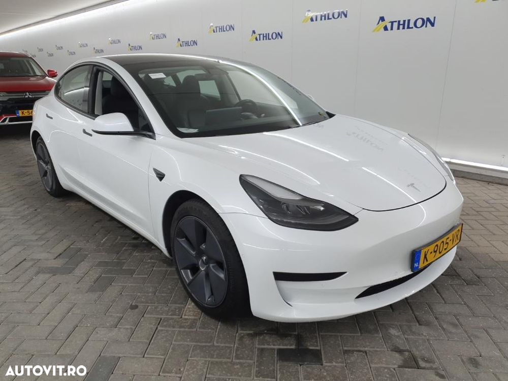 Tesla Model 3 - 8