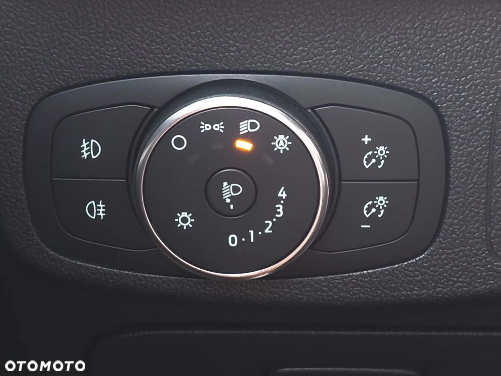 Ford Focus 1.0 EcoBoost Hybrid ST-LINE - 38