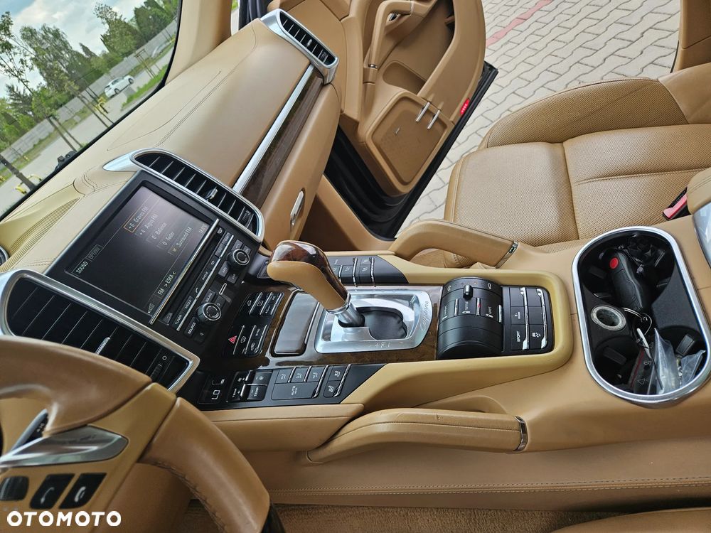Porsche Cayenne - 30