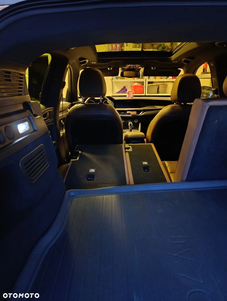 Alfa Romeo Stelvio 2.0 Turbo 16V AT8-Q4 Ti - 26