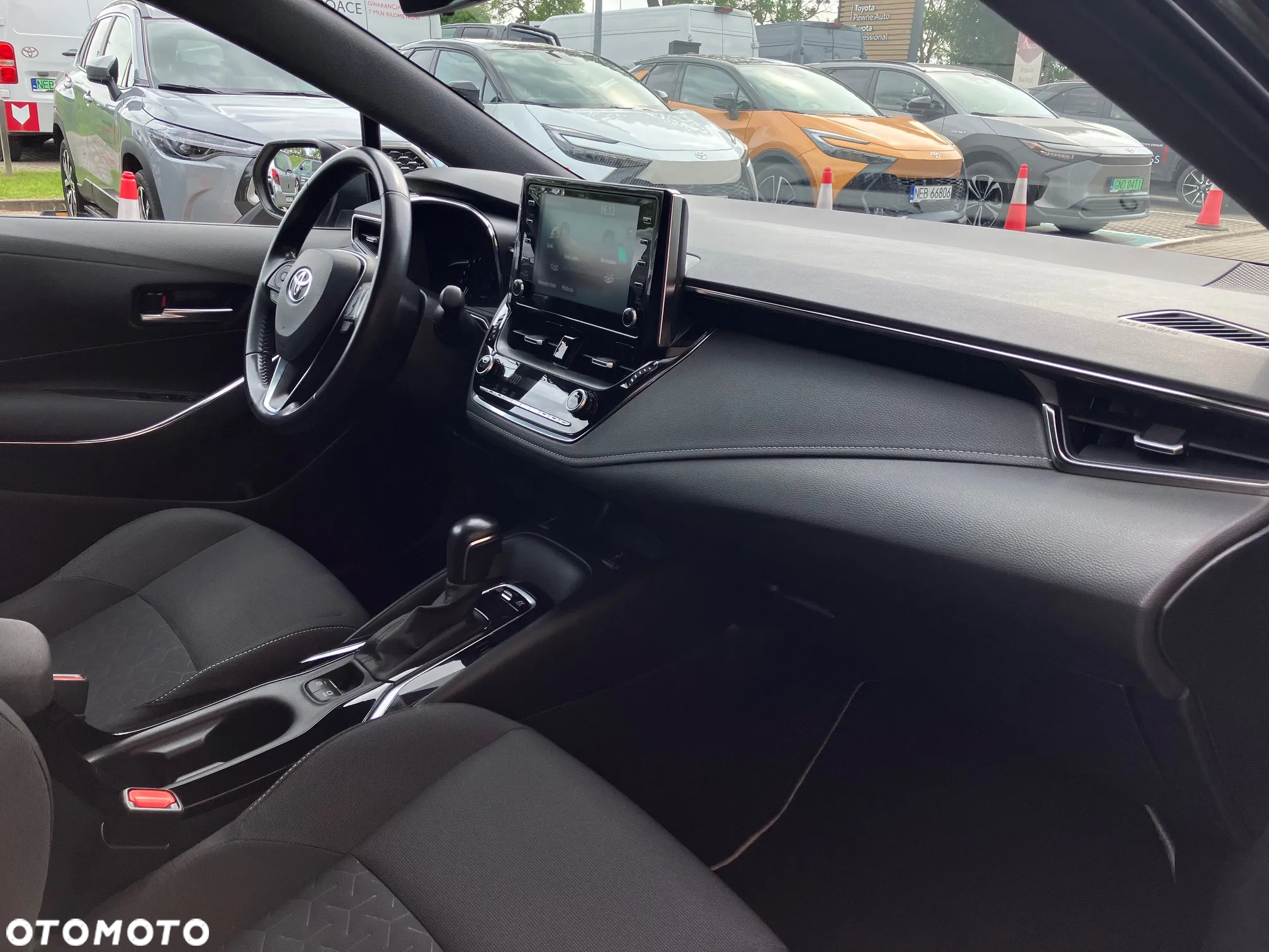 Toyota Corolla 1.8 Hybrid Comfort - 17
