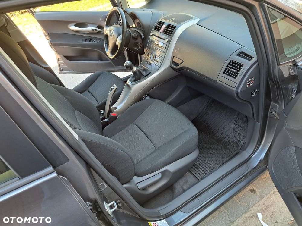 Toyota Auris - 10