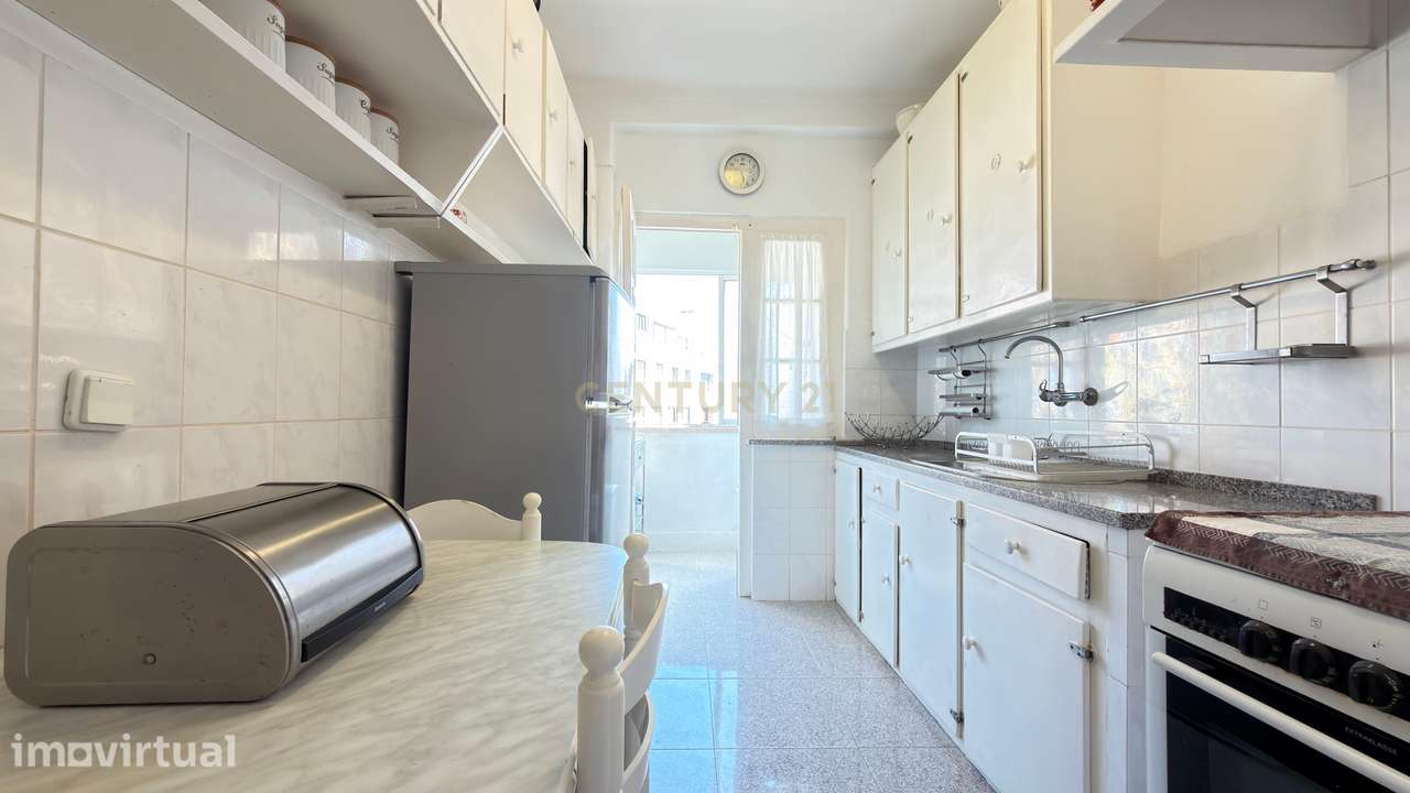 Apartamento T2 para remodelar com vista para o Convento de São Vicente - Grande imagem: 5/20