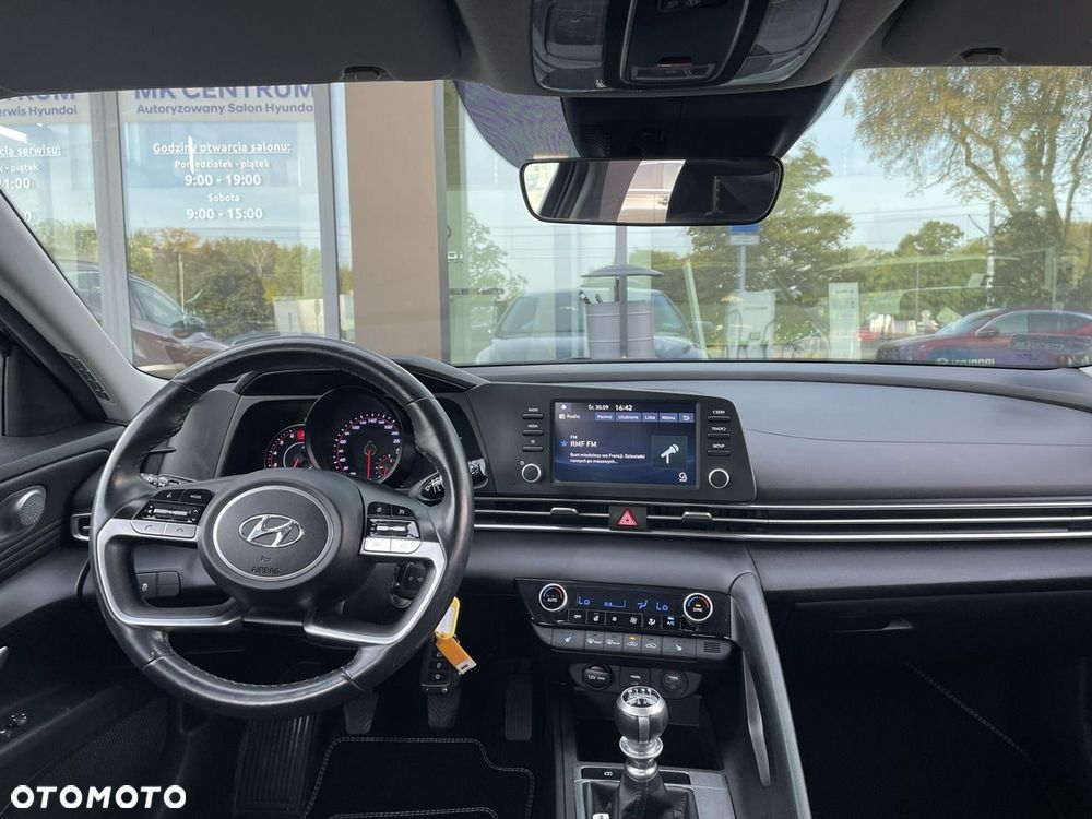 Hyundai Elantra - 15