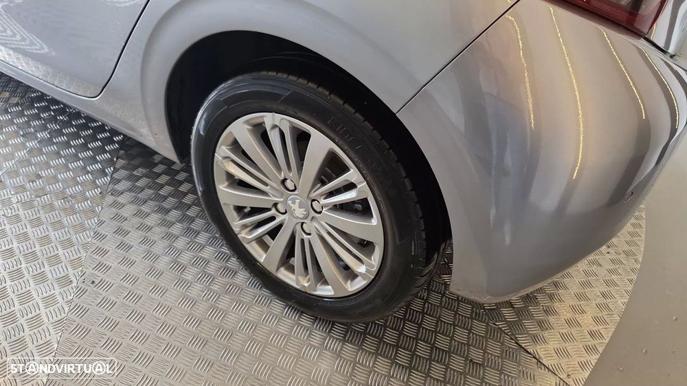 Peugeot 208 1.5 BlueHDi Signature - 32