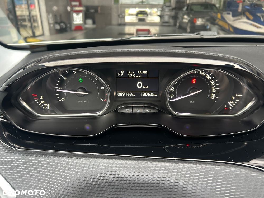 Peugeot 2008 PureTech 82 Access - 32