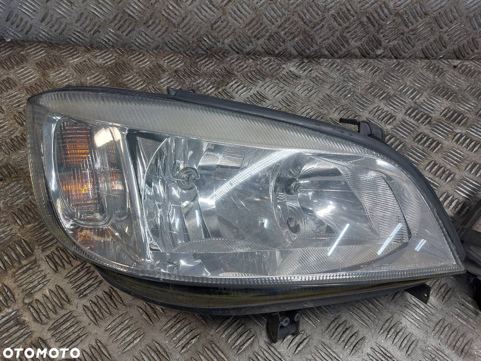 LAMPA LEWY PRZÓD + PRAWY PRZÓD OPEL ZAFIRA A LIFT Z380 90582021 - 2