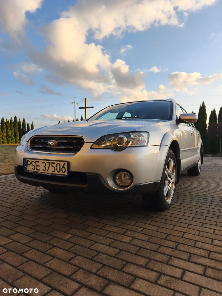 Subaru Outback 2.5i MT - 1