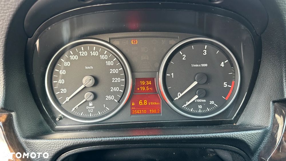 BMW Seria 3 318d - 13