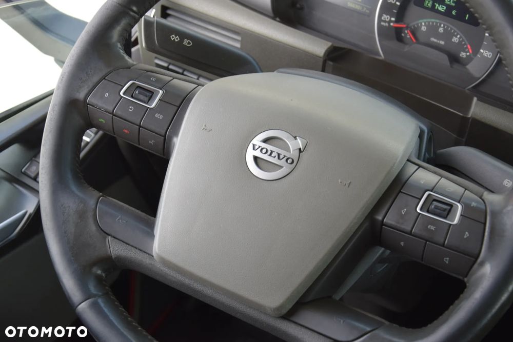 Volvo FH500 / NISKA KABINA / HYDRAULIKA / EURO 6 / ACC / LEDY / ALUFELGI / SERWISOWANY / SPROWADZONY - 27