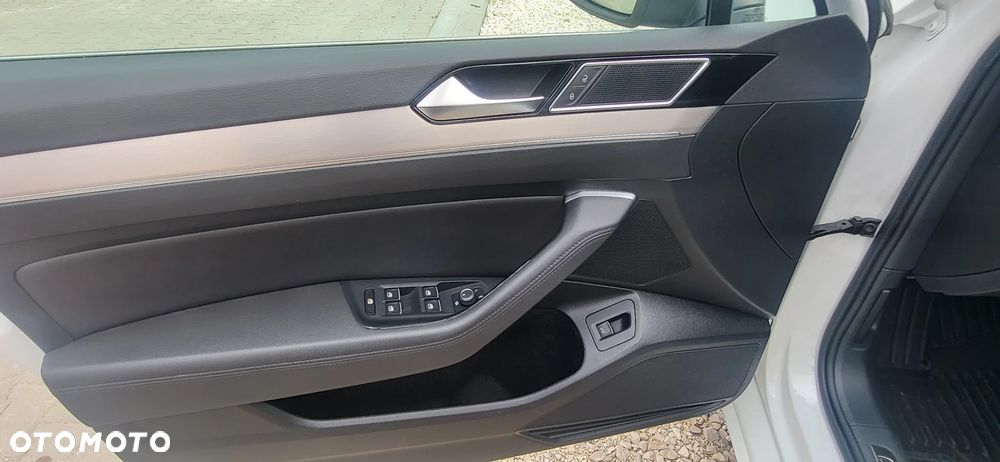 Volkswagen Passat 2.0 TDI Business DSG - 24