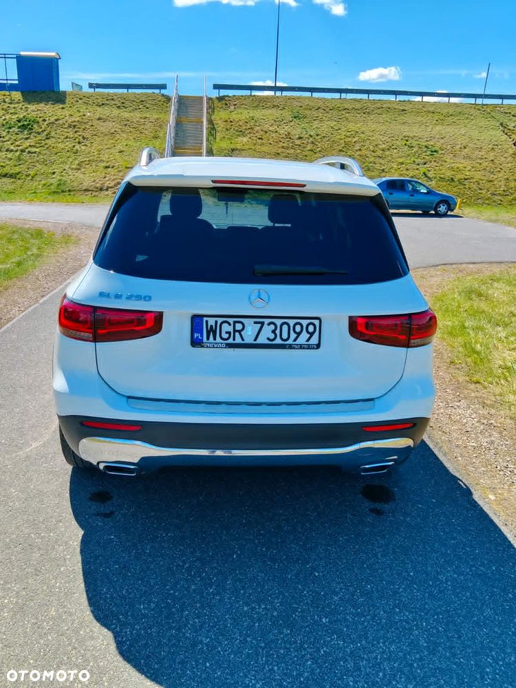 Mercedes-Benz GLB 250 8G-DCT Style - 3