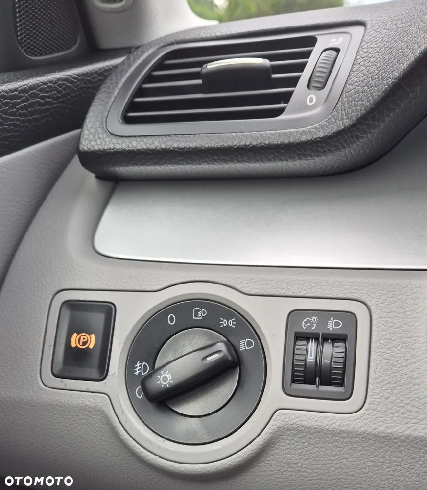 Volkswagen Passat 2.0 FSI Comfortline - 14