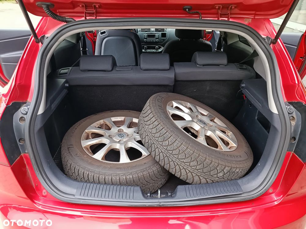 Kia Rio 1.4 Dream Team Edition - 26