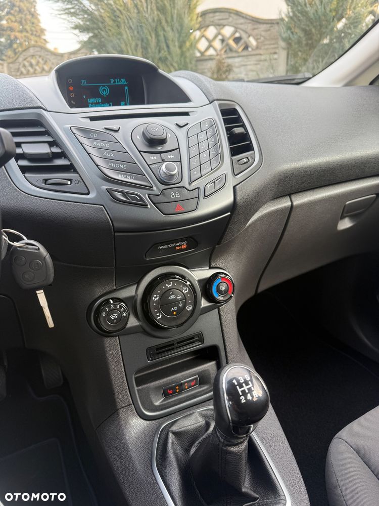 Ford Fiesta 1.0 Champions Edition - 28