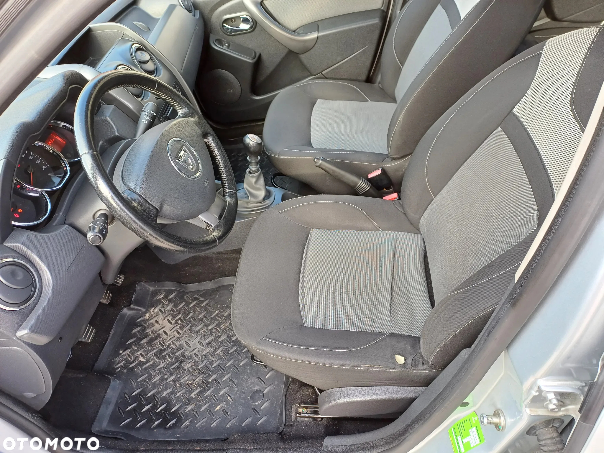 Dacia Duster 1.6 SCe Laureate 4x4 S&S - 9