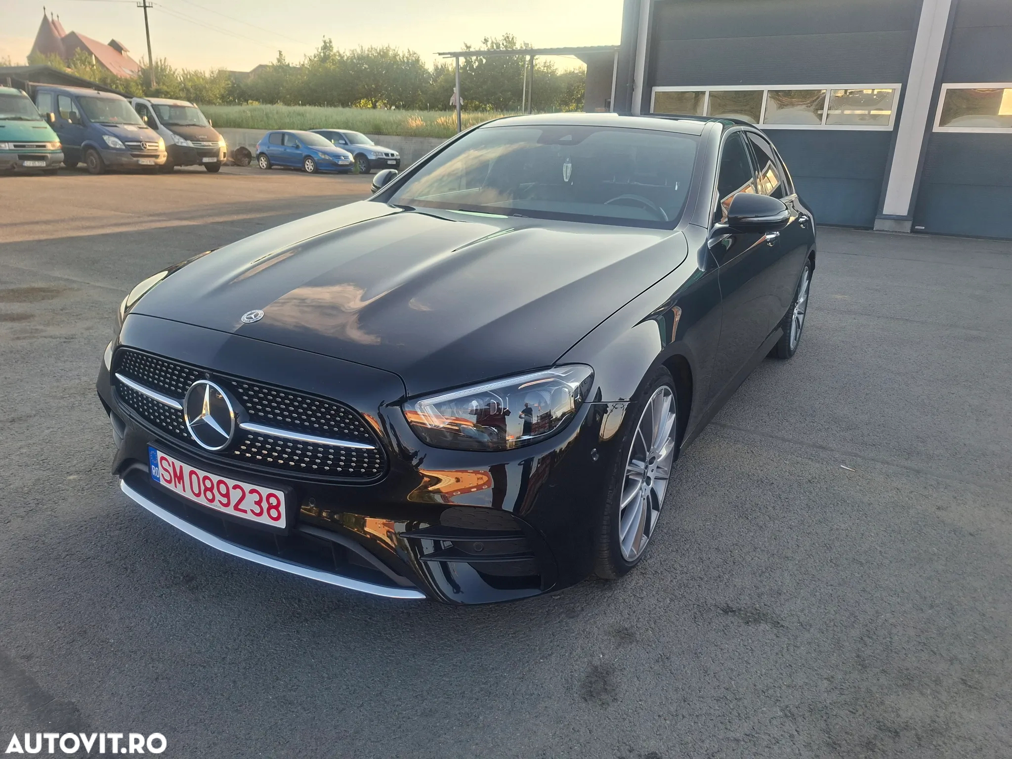 Mercedes-Benz E 220 d T 9G-TRONIC AMG Line - 28