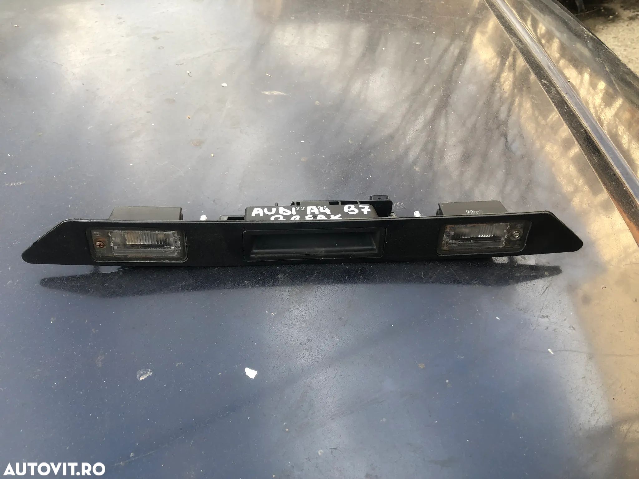 Bagheta portbagaj buton deschidere lampi Audi A4 B7 break - 1