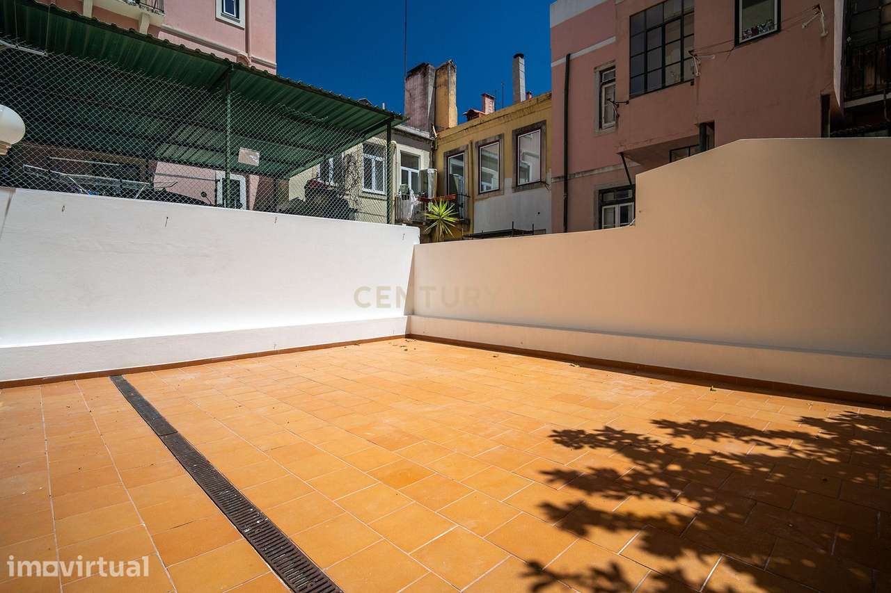 Apartamento T3 com Terraço de 50 m² - Arroios - Lisboa - View 4
