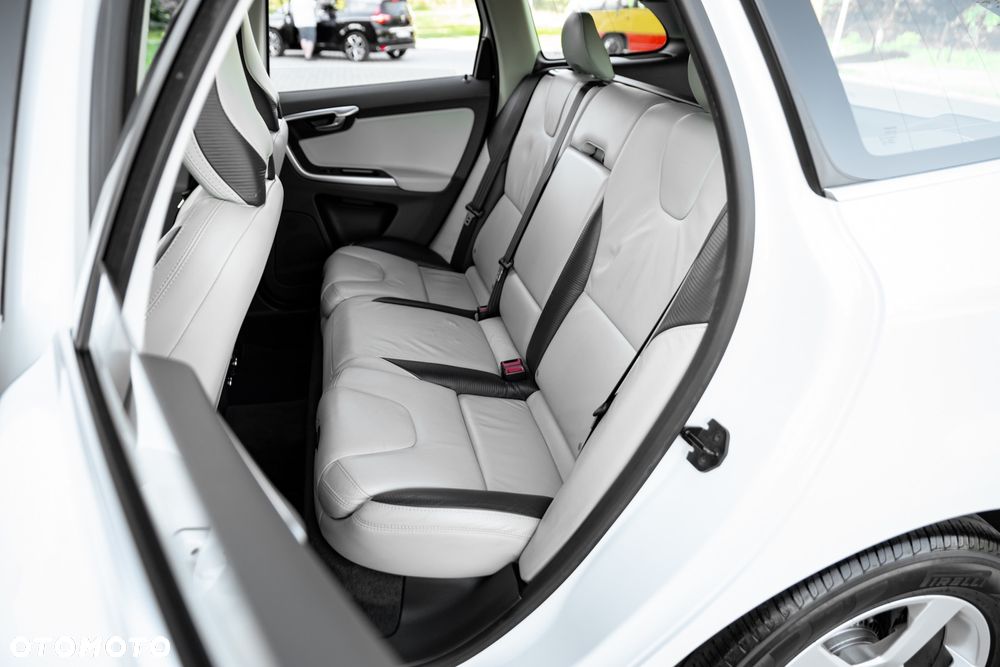 Volvo XC 60 D5 AWD Geartronic Momentum - 20