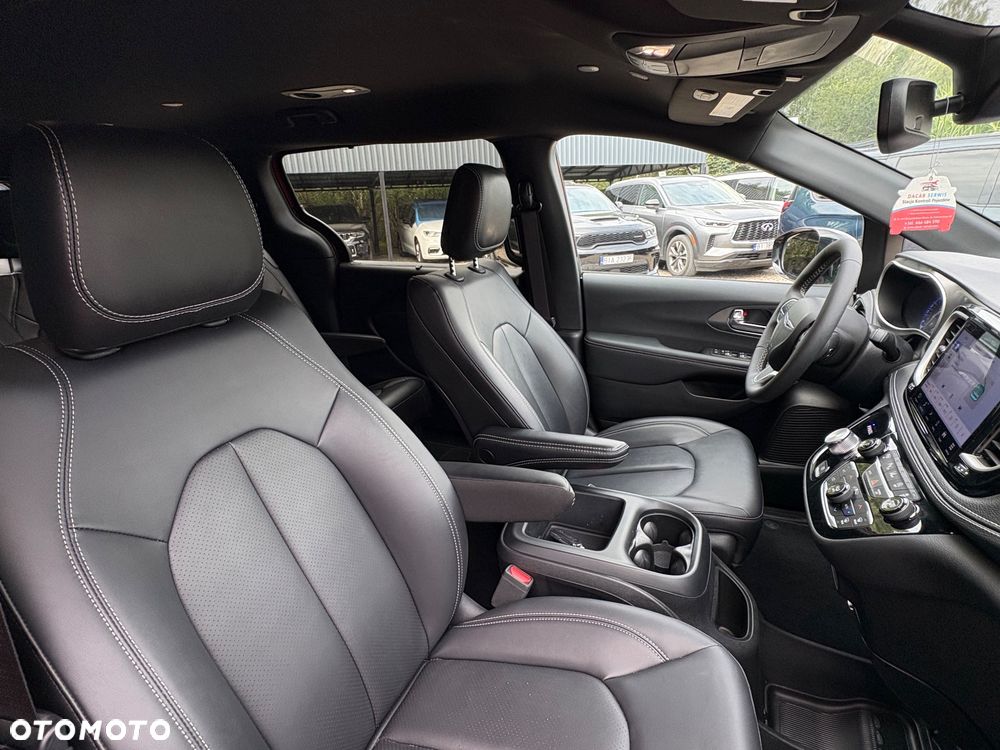 Chrysler Pacifica - 26