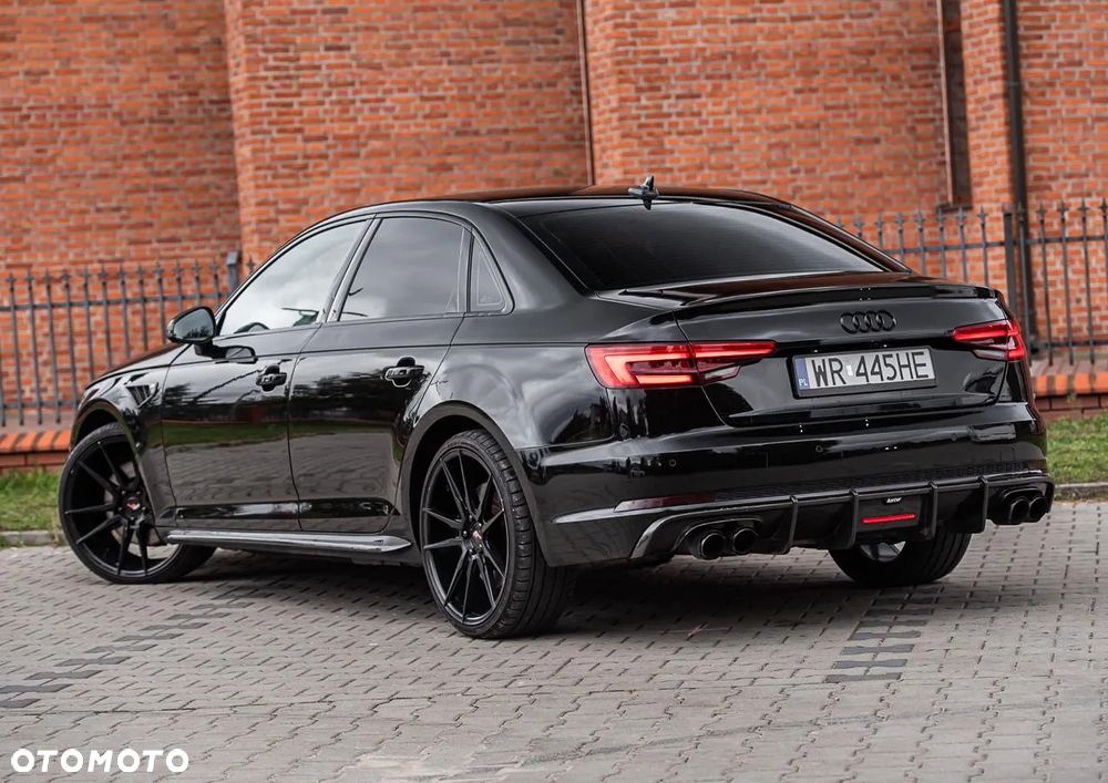 Audi A4 Limousine - 4