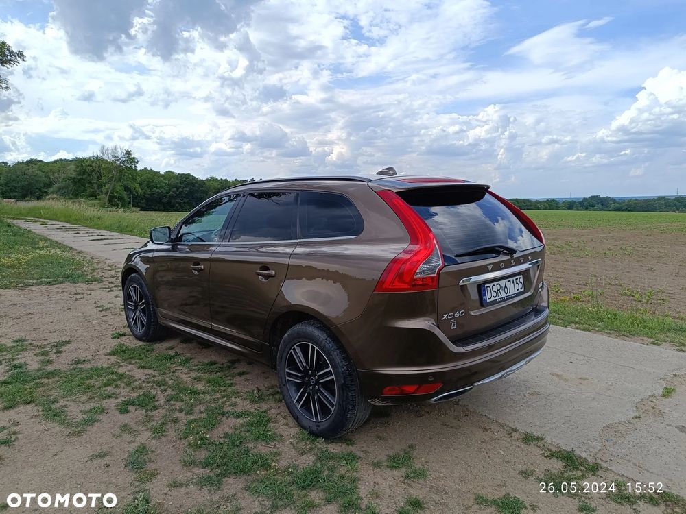 Volvo XC 60 D5 AWD Momentum - 4