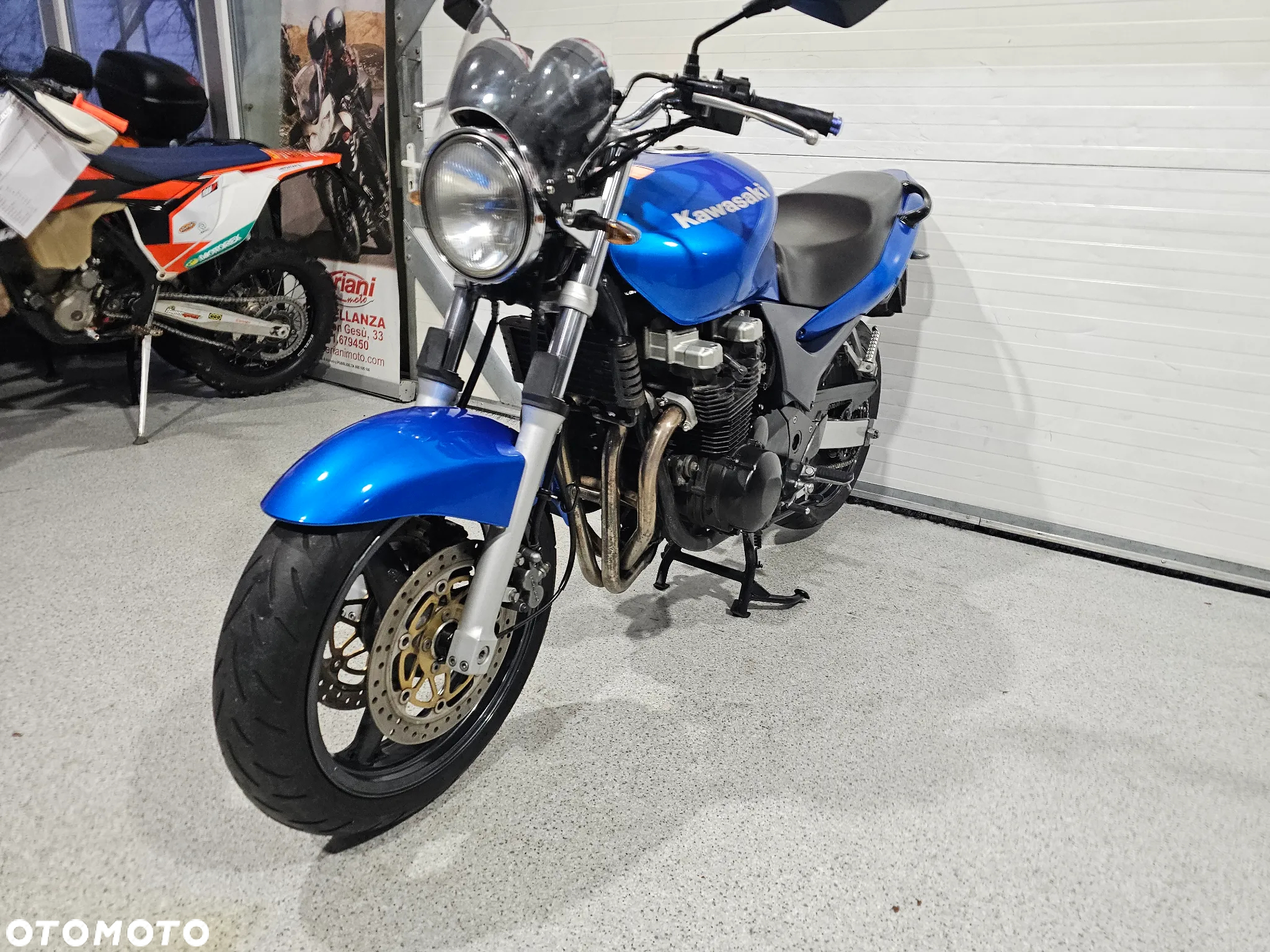 Kawasaki ZR - 12