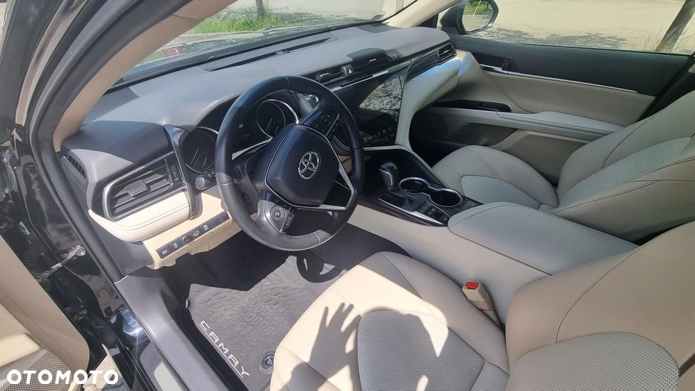 Toyota Camry 2.5 Hybrid Executive CVT - 9