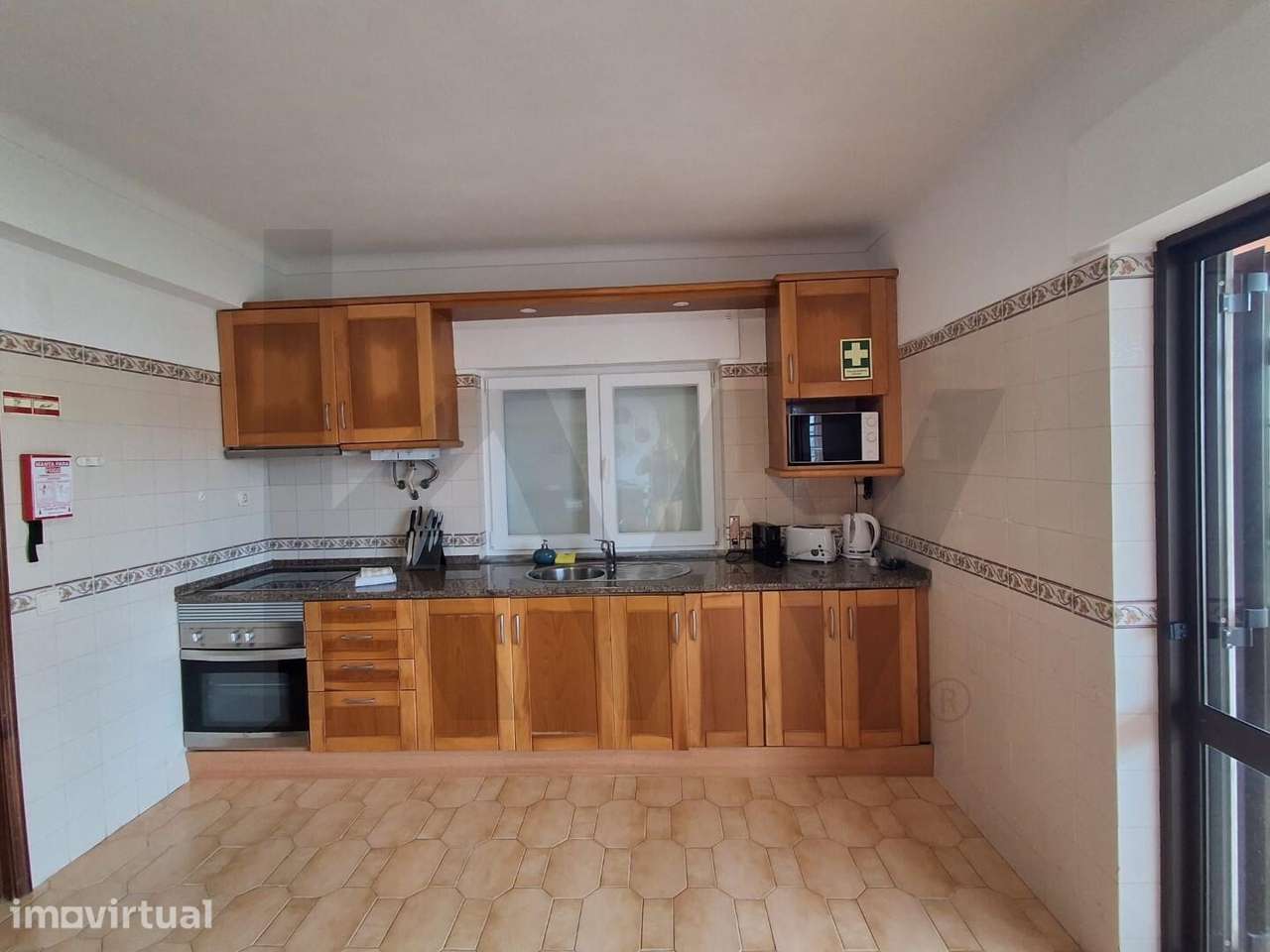 Moradia T5 Segunda Linha de Mar em Santa Cruz - Grande imagem: 3/33