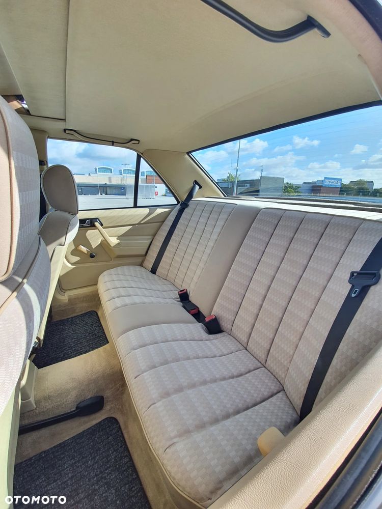 Mercedes-Benz W201 (190) - 21