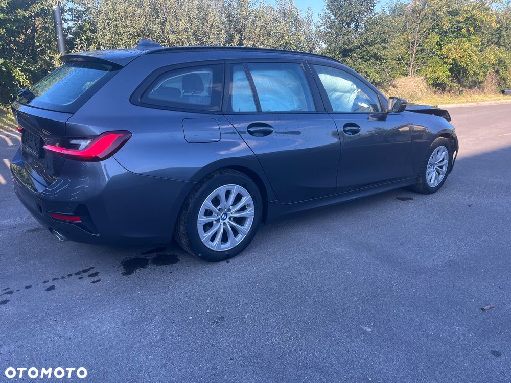 BMW Seria 3 318d Touring Sport Line - 10
