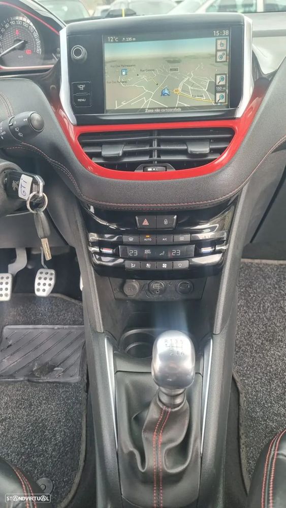 Peugeot 208 - 6