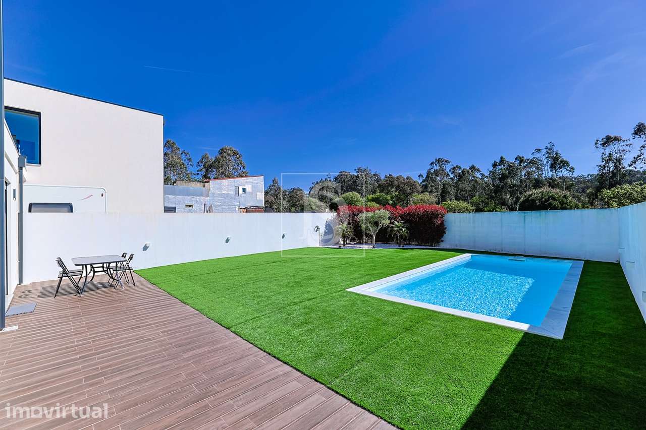 Moradia T4, Moderna, com Piscina, a 500m da Praia em Lavra - Grande imagem: 5/34