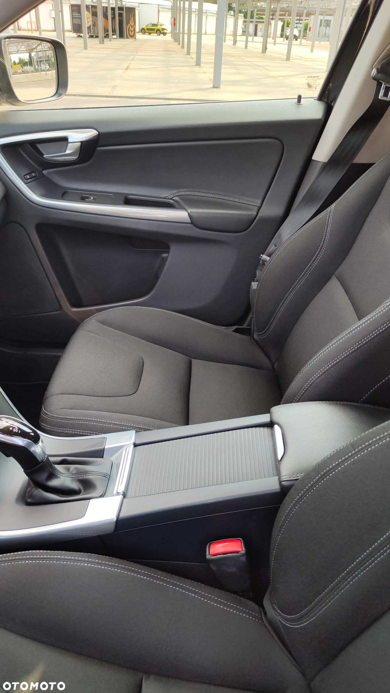 Volvo XC 60 D3 Drive-E Momentum - 18