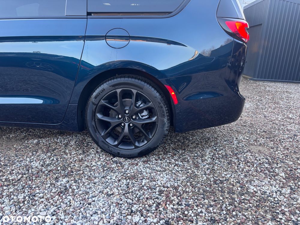 Chrysler Pacifica - 7