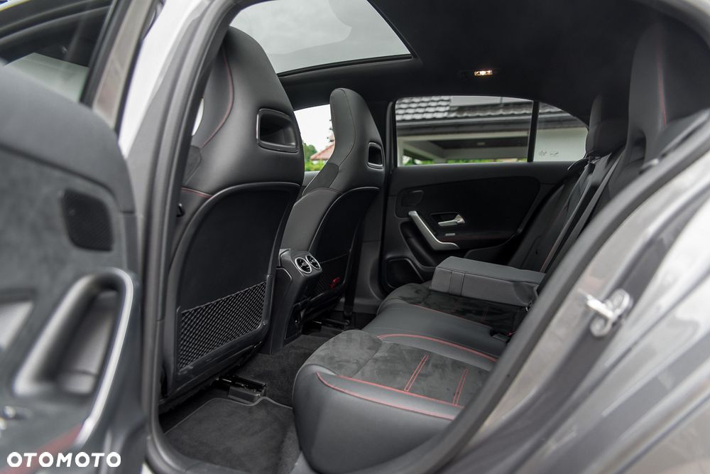 Mercedes-Benz Klasa A 220 4-Matic AMG Line 8G-DCT - 3