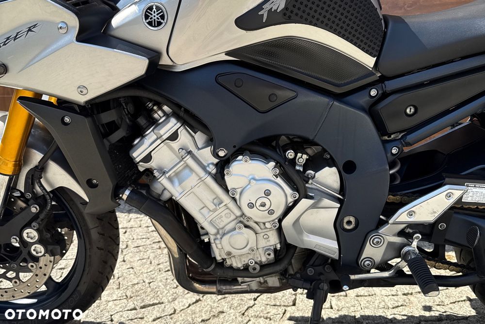 Yamaha FZ - 22