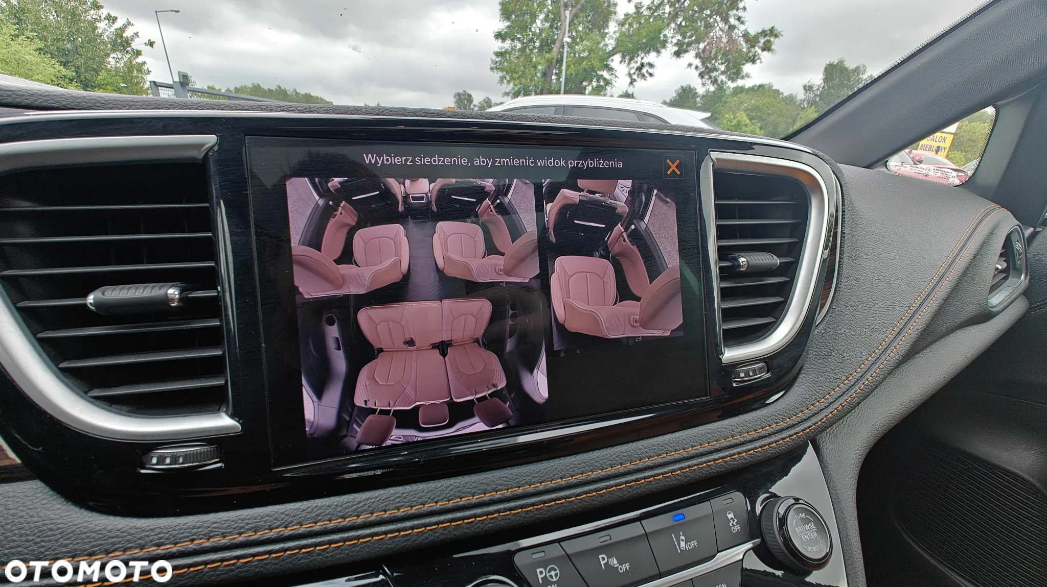 Chrysler Pacifica - 29