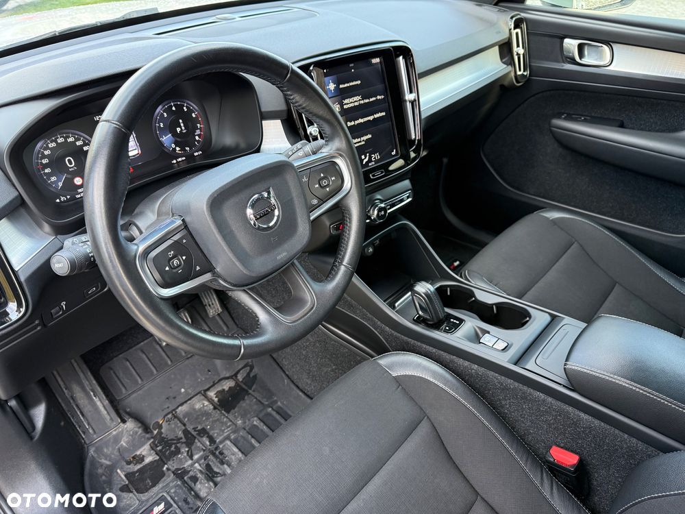 Volvo XC 40 T3 Momentum Pro - 4