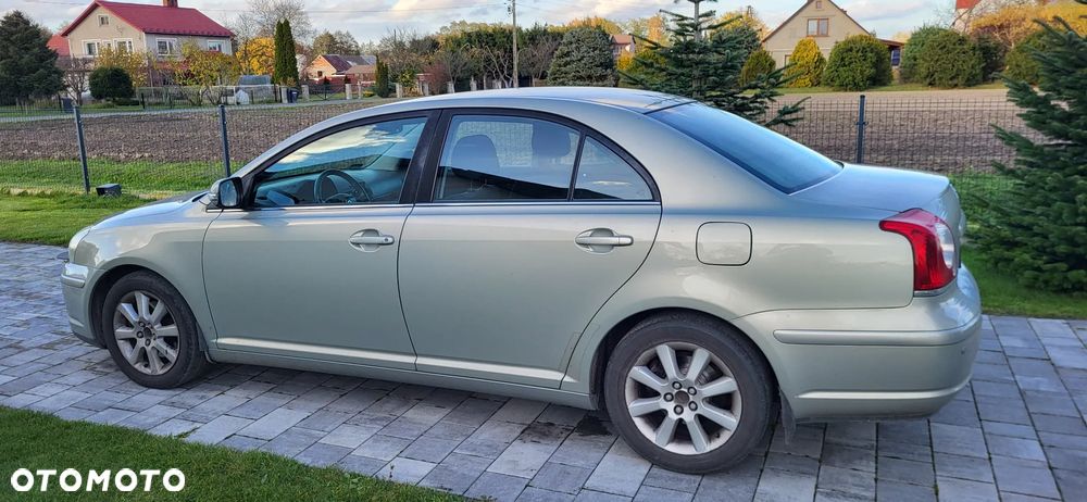 Toyota Avensis - 1