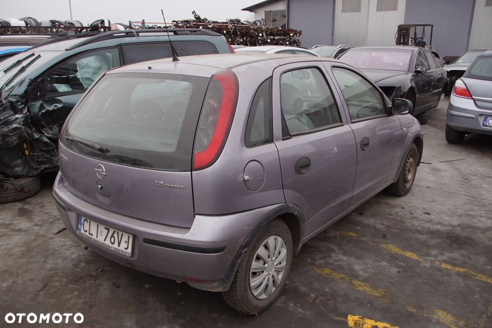 Auto na części - Opel Corsa C Lift 1.2 80 KM Z12XEP F13 4OU 2004R Silnik Skrzynia Drzwi Maska Błotnik Klapa Zderzak Lusterko Lampa Klamka Szyba Deska Kokpit Sterownik Moduł Czujnik Licznik Panel Wyświetlacz Kierownica - 4